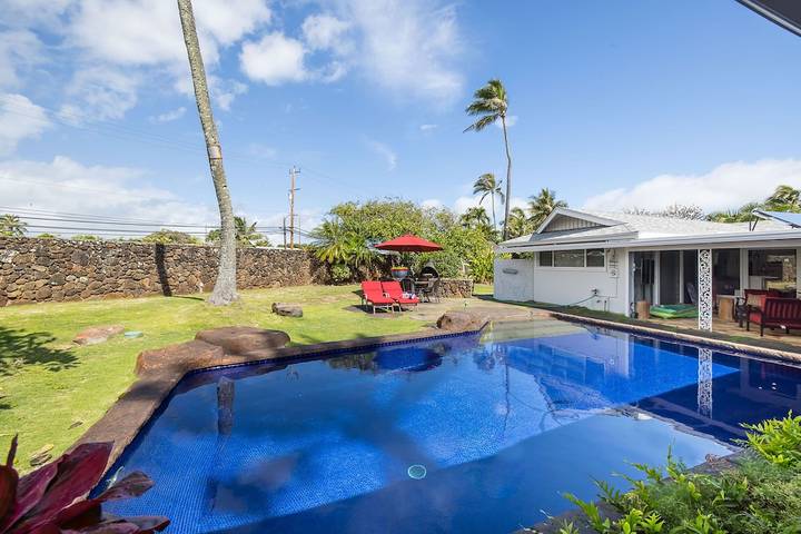 Vacation rental for 8 people, with yard and hot tub in Kailua