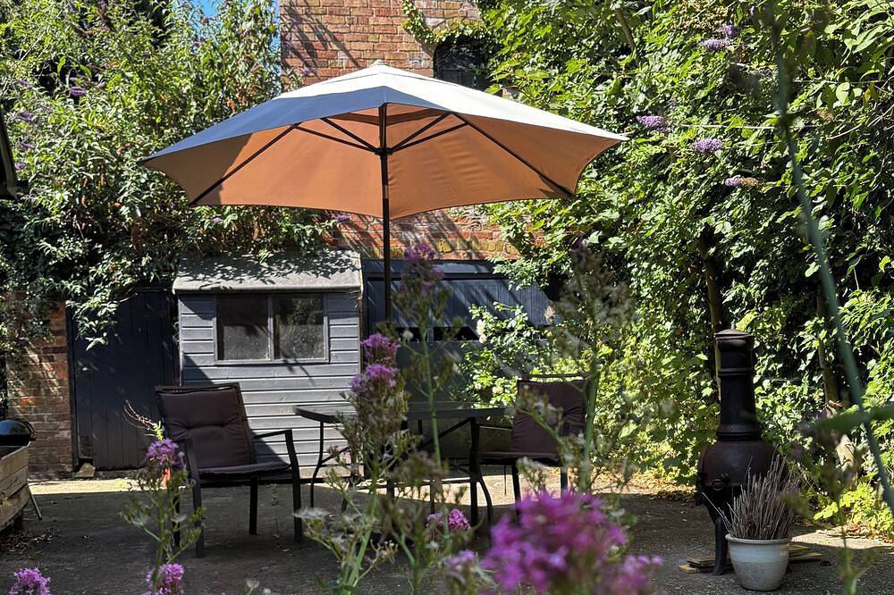 Leaf Retreat - A Rest in Nature. Pet-friendly! in Louth, Lincolnshire