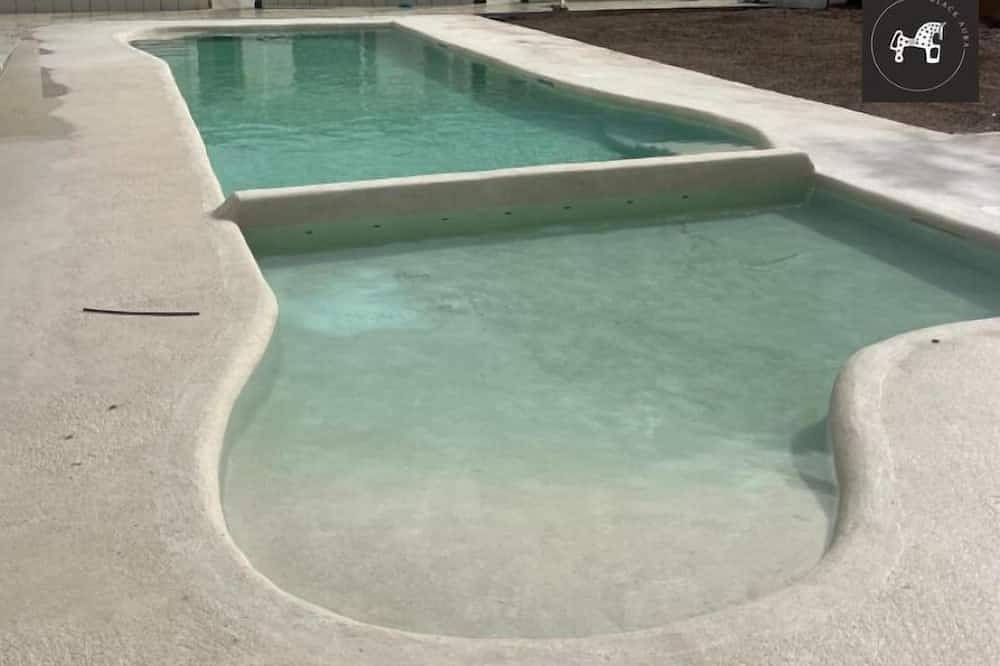 Luxury 2-bedroom villa. swimming-pool and private garden. Wifi. Soria. Adults. in Soria, Soria Province