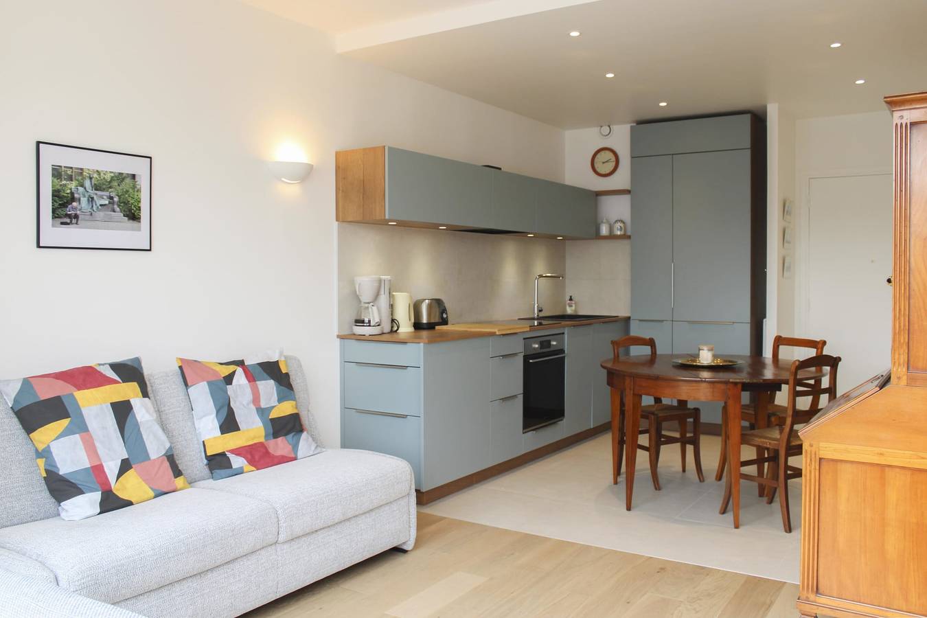 Appartement entier, Studio rénové avec balcon au calme in Bois-Colombes, Hauts-de-Seine