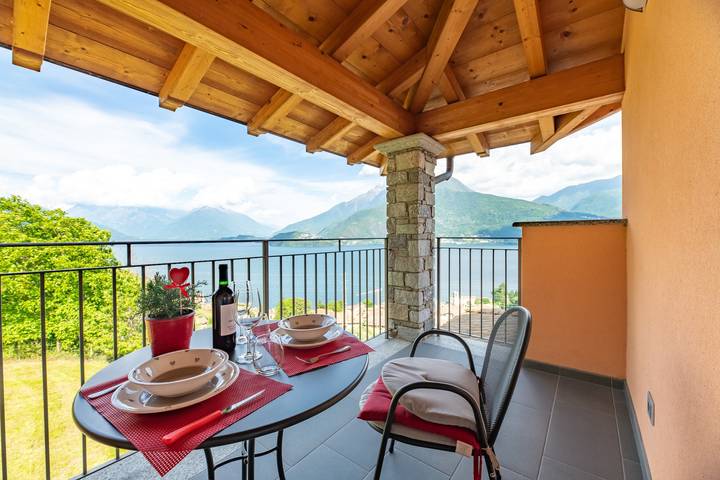 Ganze Wohnung, Ferienwohnung "Picolla Orchidea Finestra Sul Lago" mit Privatterrasse, Gemeinschaftspool und WLAN in Musso, Gemeinde Musso