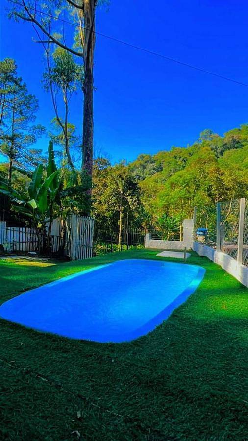 Casas e apartamentos de temporada para 15 pessoas, com piscina e terraço e ainda jardim and vista, com animais de estimação em Itapecerica da Serra