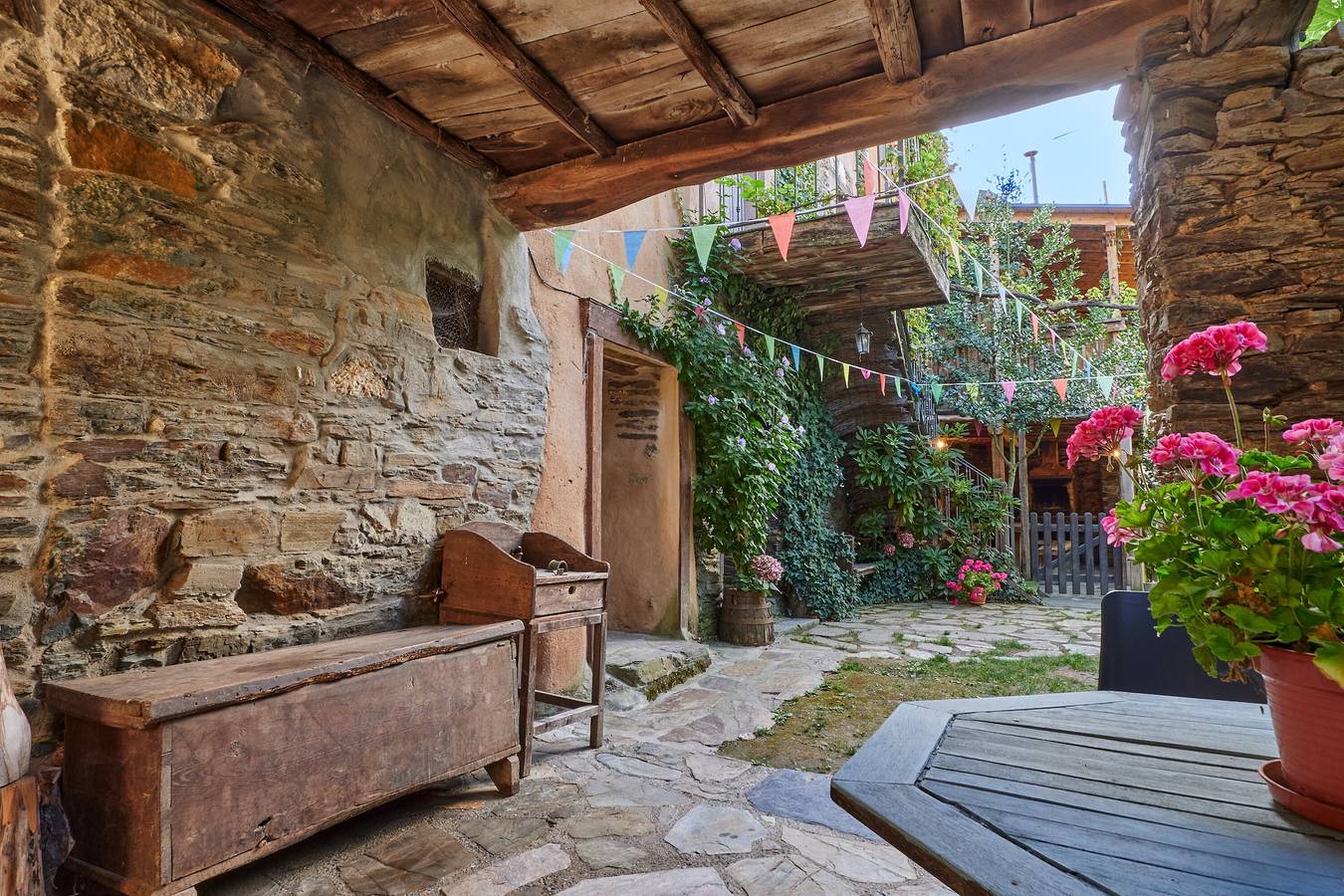 Maison de campagne 'El Pajariel I' avec vue sur la montagne et barbecue avec aire de loisirs in Valdecañada, Ponferrada