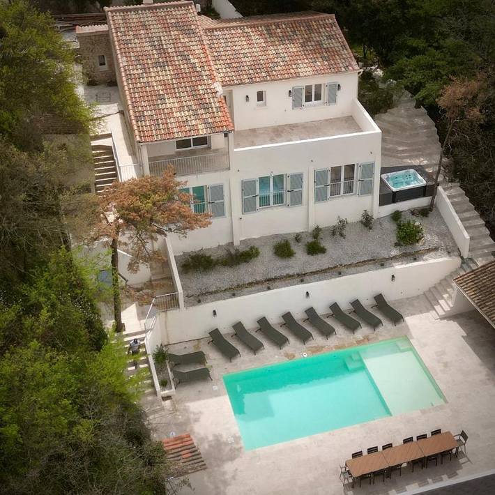 Location de vacances pour 16 personnes, avec jacuzzi ainsi que piscine et balcon à Mimet - 3