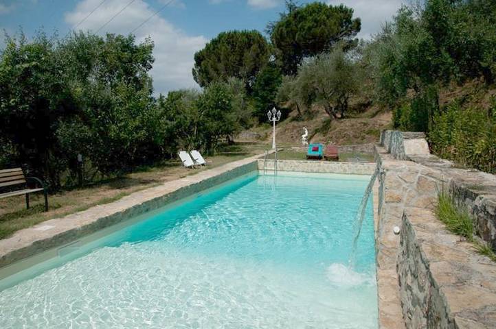 Ferienwohnung für 4 Personen, mit Terrasse und Garten sowie Pool und Seeblick