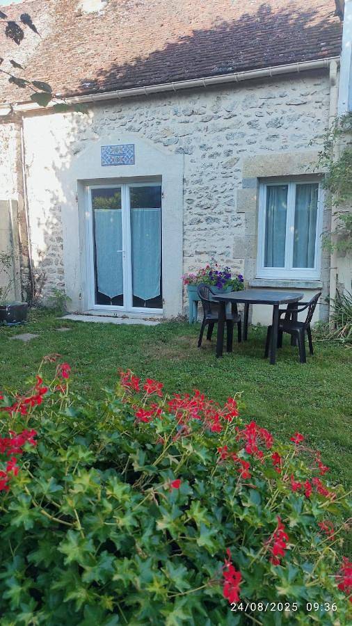 Gîte pour 2 personnes, avec jardin à Loury