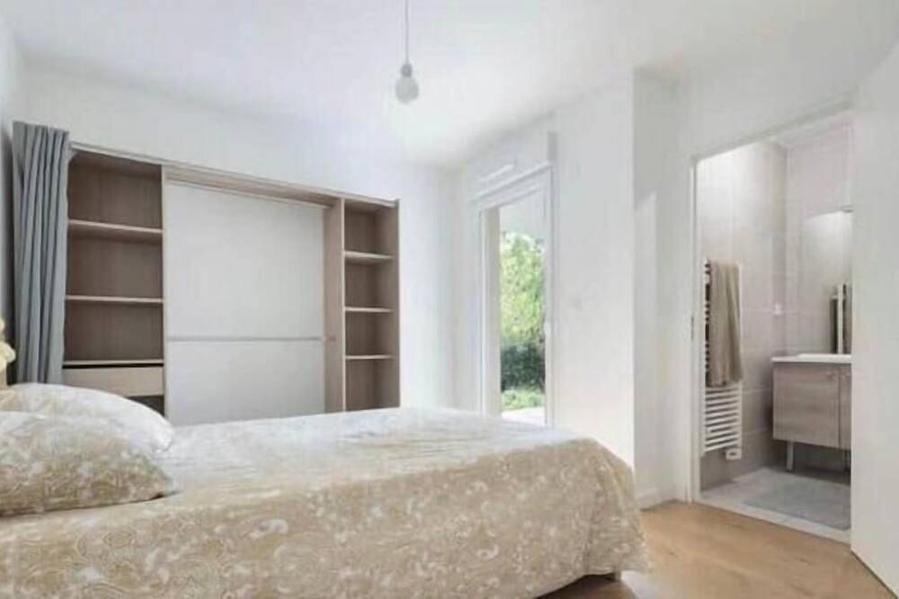 Entire apartment, La Suite Charbonnière in Charbonnières-les-Bains, Rhône