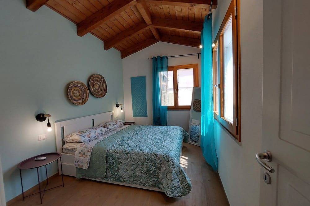 Downtown villa 3 bedrooms with 3 private bathrooms 5 min drive from beaches in Teulada, Cagliari Province