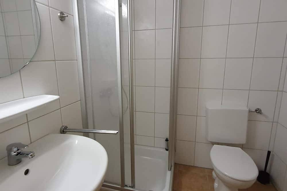 \"Entspannung pur: Feriendorf Hochbergle Haus 37 am Lechsee entdecken!\" in Lechbruck am See, Bayerisch Schwaben