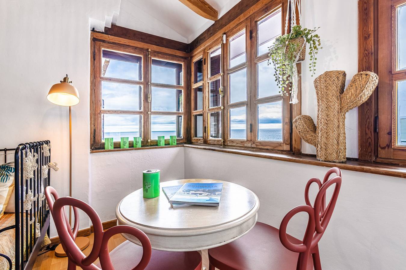 Beachfront Boho-Chic I – Stilvolles Haus direkt am Meer in Playa de Guadalobon, Estepona
