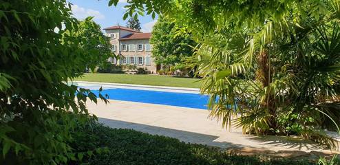 Gîte pour 10 personnes, avec jardin ainsi que vue et piscine à Blacé