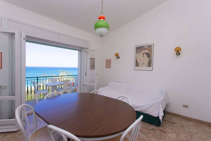 Entire apartment, N128 - Numana, three-room apartment with sea view at 200 meters from the beach in Numana, Riviera del Conero