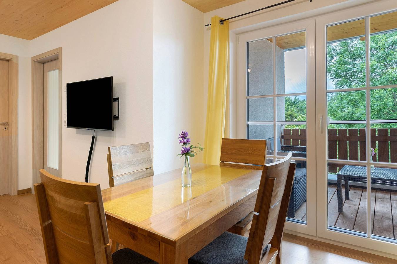 Ganze Wohnung, Ferienwohnung Mauchach" mit Gemeinschaftsgarten, Balkon und Wlan in Unadingen (Löffingen), Löffingen