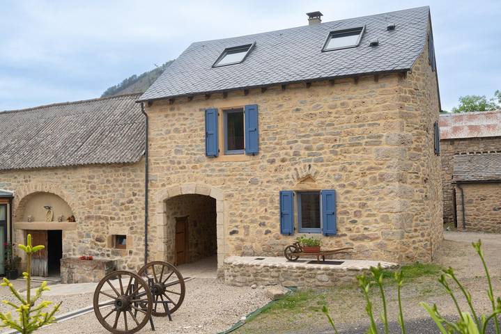 Gîte pour 6 personnes, avec Terrasse ainsi que Jardin et Vue à Saint-Étienne-du-Valdonnez