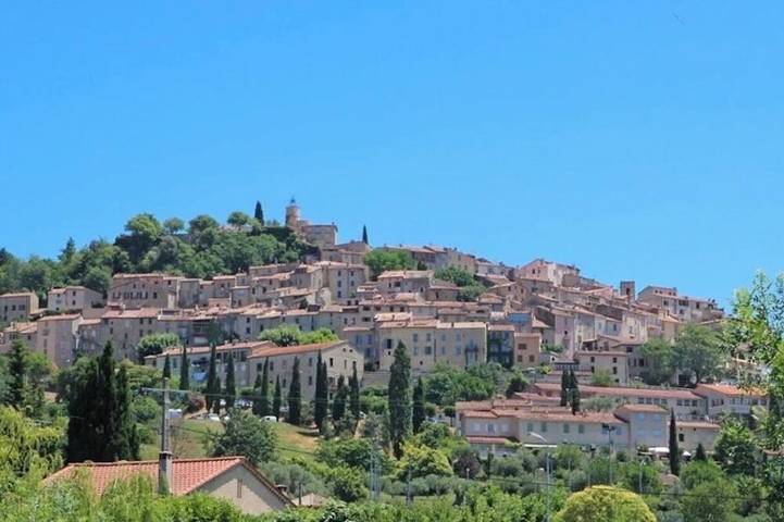Location de vacances pour 4 personnes, avec terrasse et jardin à Fayence
