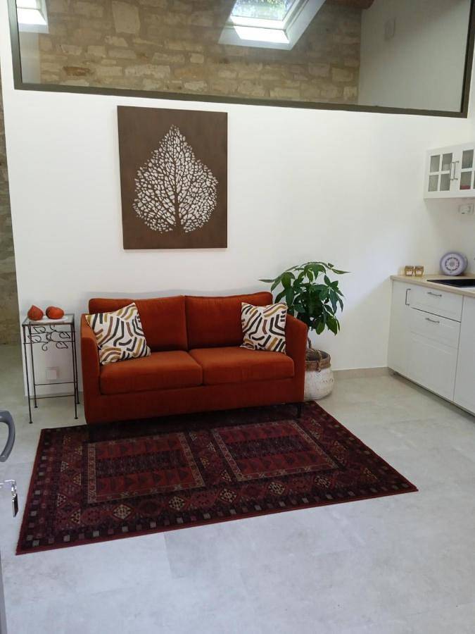 Location de vacances pour 2 personnes, avec vue ainsi que piscine et jardin à Céreste - 3