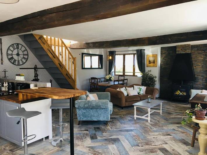 Location de vacances pour 8 personnes, avec Terrasse ainsi que Jardin et Vue à Chéronnac