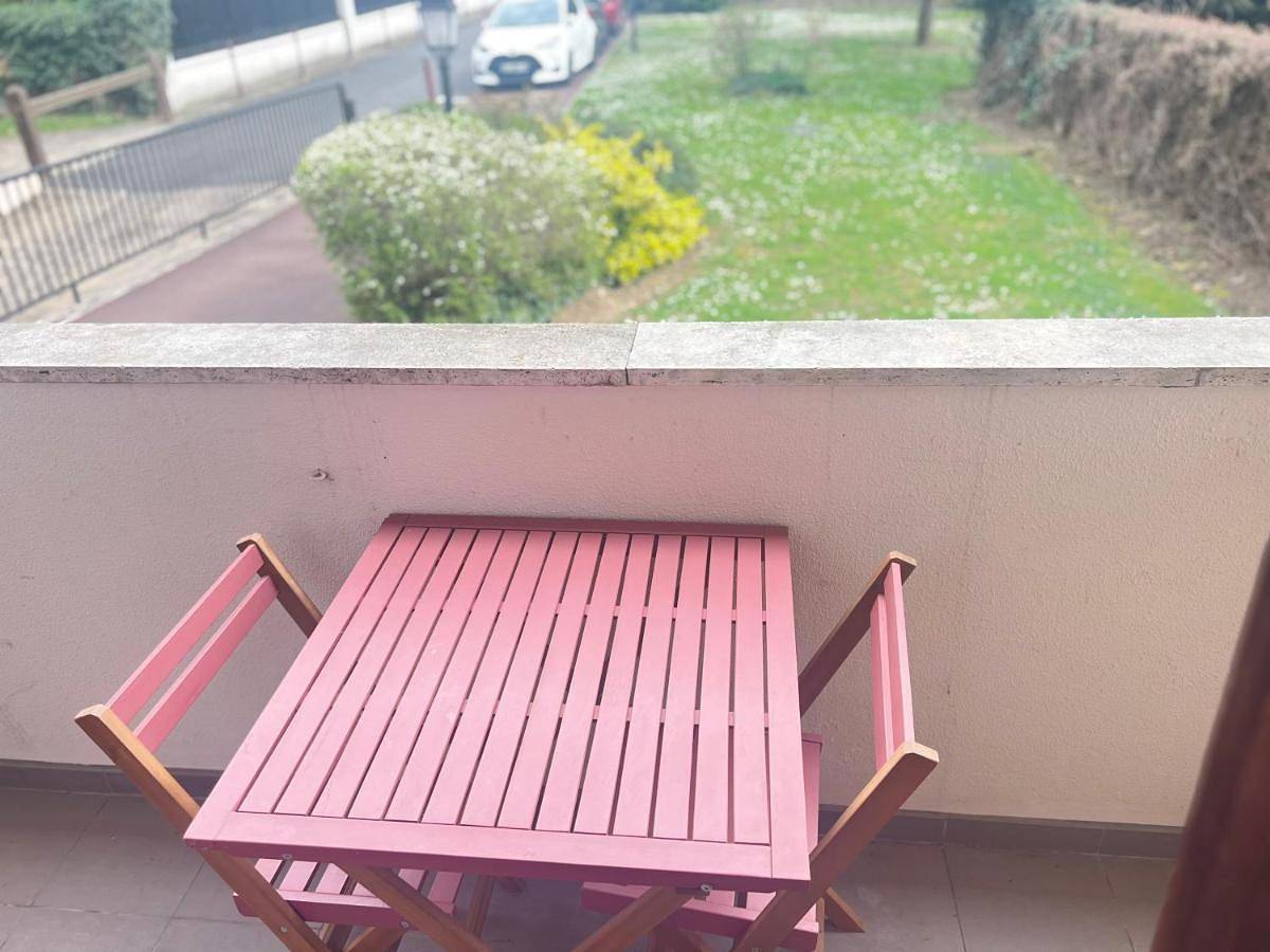 Appartement entier, One-Bedroom Apartment in Le Perreux-sur-Marne, Val-de-Marne
