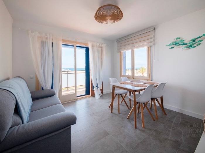Appartement de vacances entier, R154 Beachfrontapartment 2º in Platja Llarga de Berà (Creixell), Roda de Berà