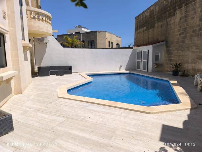 Villa für 12 Personen, mit Pool und Ausblick sowie Balkon - 1