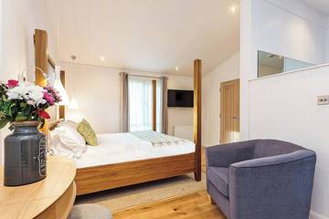 Chalet for 2 People in Wootton Bridge, Isle of Wight, Photo 1