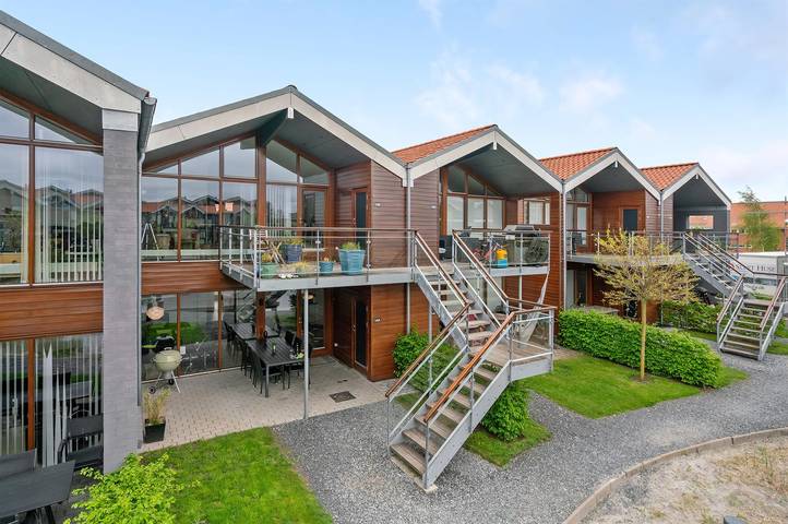 Ferielejlighed for 6 personer, med terrasse og have samt søudsigt i Bogense