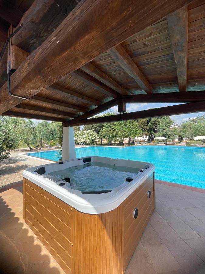 Ferienhaus für 4 Personen, mit Pool und Garten sowie Terrasse, mit Haustier