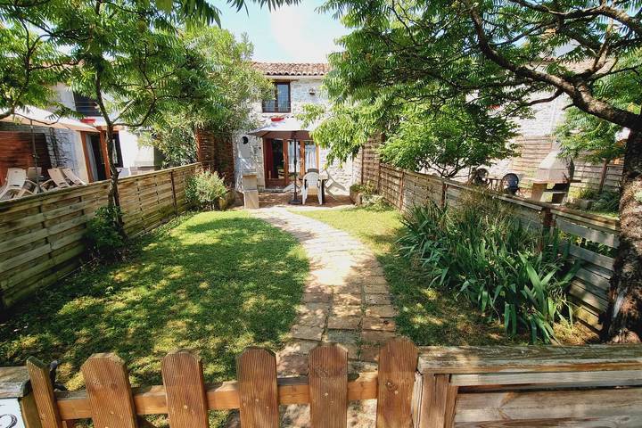 Gîte pour 4 personnes, avec Piscine