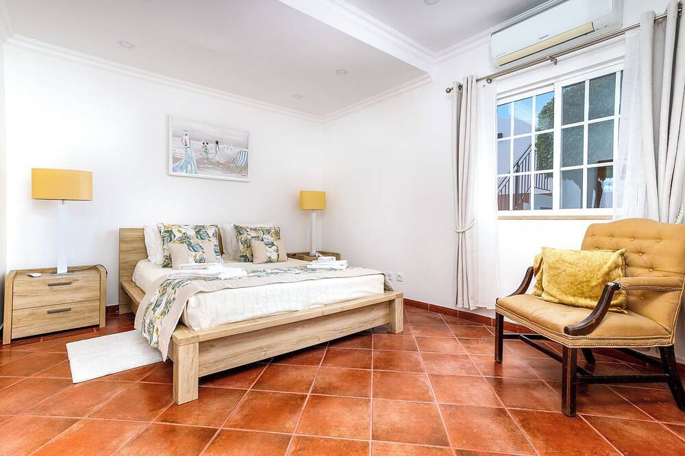 Atemberaubende -Villa mit Pool, Gehentfernung zum Strand & nahe Golfplätzen in Manta Rota, Parque Natural da Ria Formosa