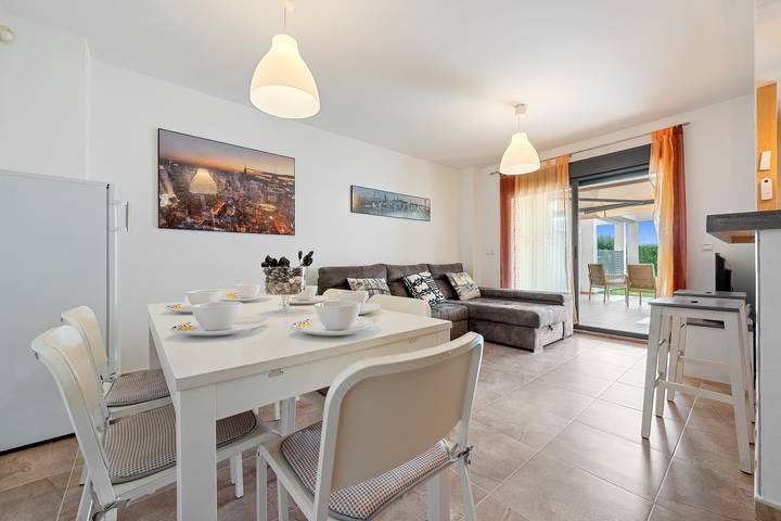 Apartamento entero, Apartamento 'Panorámica Golf Resort' con piscina compartida, Wi-Fi y aire acondicionado in Panoramica Golf (Vinaros), San Jorge