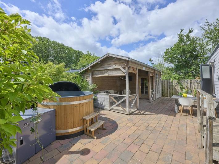 Ferienhaus für 4 Personen, mit Whirlpool und Garten