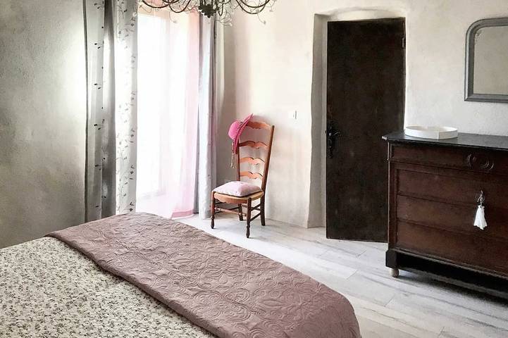 Location de vacances pour 11 personnes, avec piscine et jardin à Saint-André-de-Cruzières - 2