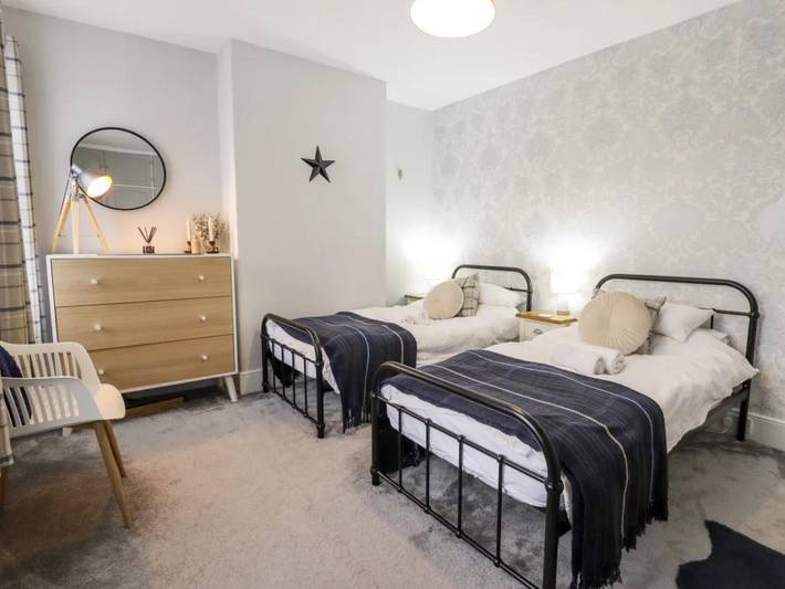 Luxury Lincoln Home - Sleeps 8 - Hot Tub - Pets in Lincoln, Lincolnshire