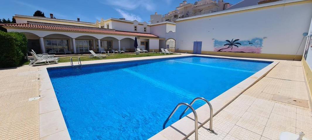 Appartement de vacances pour 4 personnes, avec vue ainsi que jardin et piscine