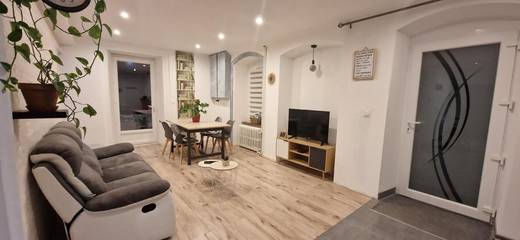 Gîte pour 5 personnes, avec terrasse à Sirod