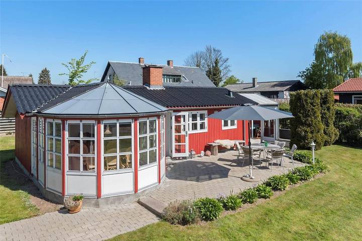 Ferieudlejning for 6 personer, med terrasse i Rødvig