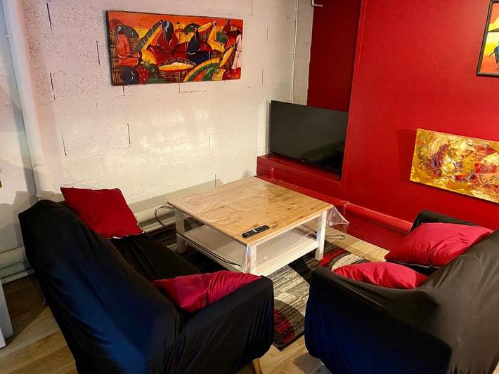 Location de vacances pour 4 personnes, avec vue ainsi que piscine et jardin à Chelles - 2