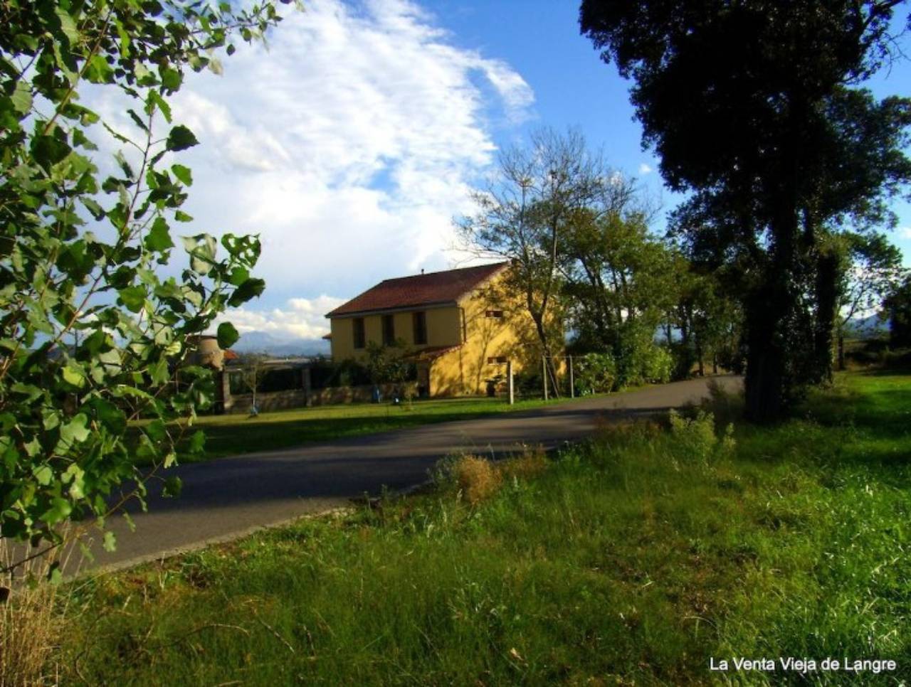 Casa Rural „La Venta Vieja De Langre“ mit Bergblick, privatem Garten und Wlan in Ribamontán al Mar, Kantabrische Küste