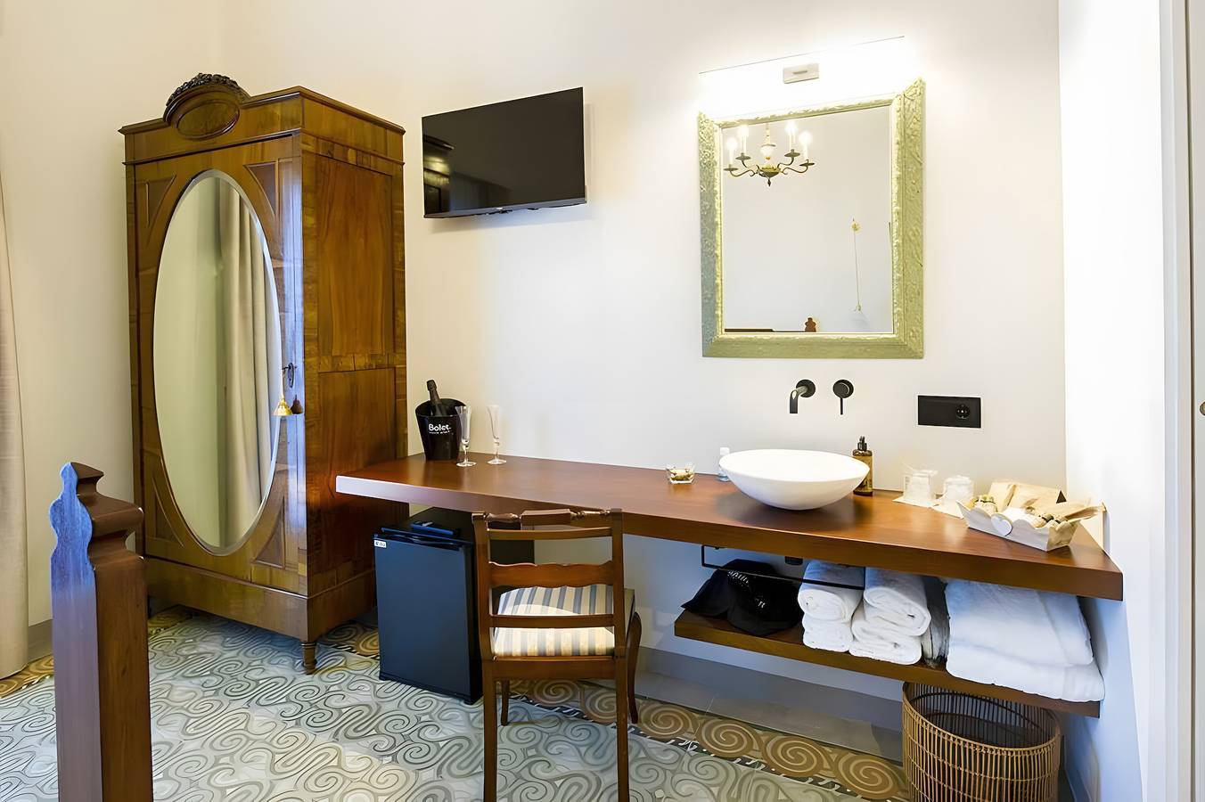 Bed and Breakfast 'Apagallums' with Shared Pool, Wi-Fi and Air Conditioning in Castellví de la Marca, Barcelona Innland