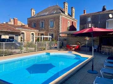 Cottage pour 8 personnes, avec piscine et jardin à Luçon