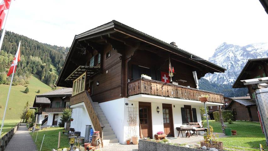 Ferienwohnung für 6 Personen, mit Terrasse in Lenk