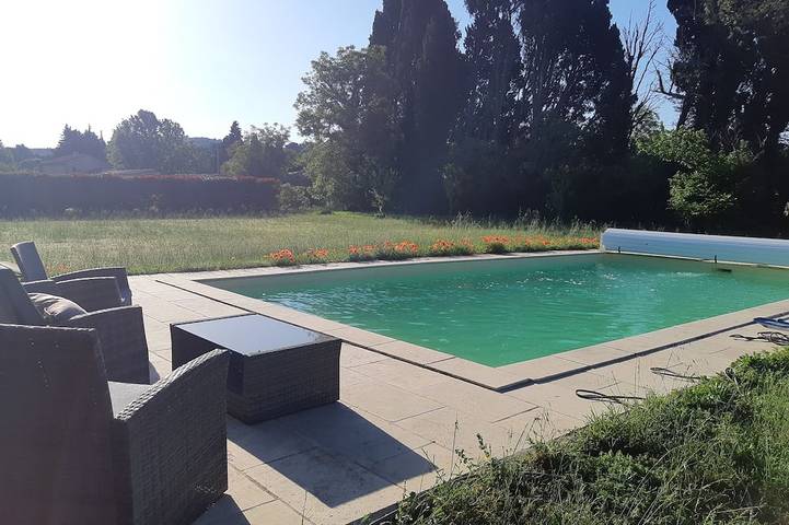 Location de vacances pour 4 personnes, avec piscine et jardin à Eygalières