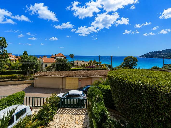 Gîte pour 6 personnes, avec jardin et terrasse dans Plage De La Raguette Mandelieu La Napoule