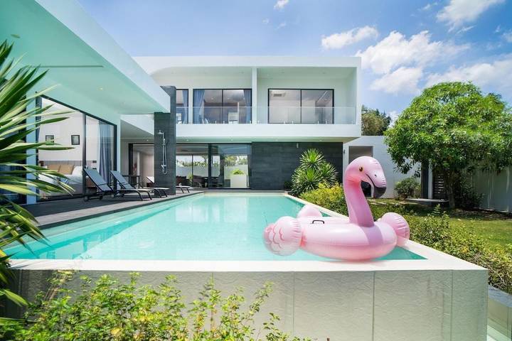 Chalet para 10 personas, con terraza además de jardín y piscina - 1