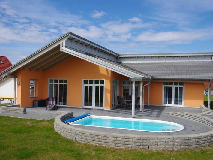 Ferienhaus für 5 Personen, mit Terrasse und Garten sowie Pool in Mecklenburgische Seenplatte