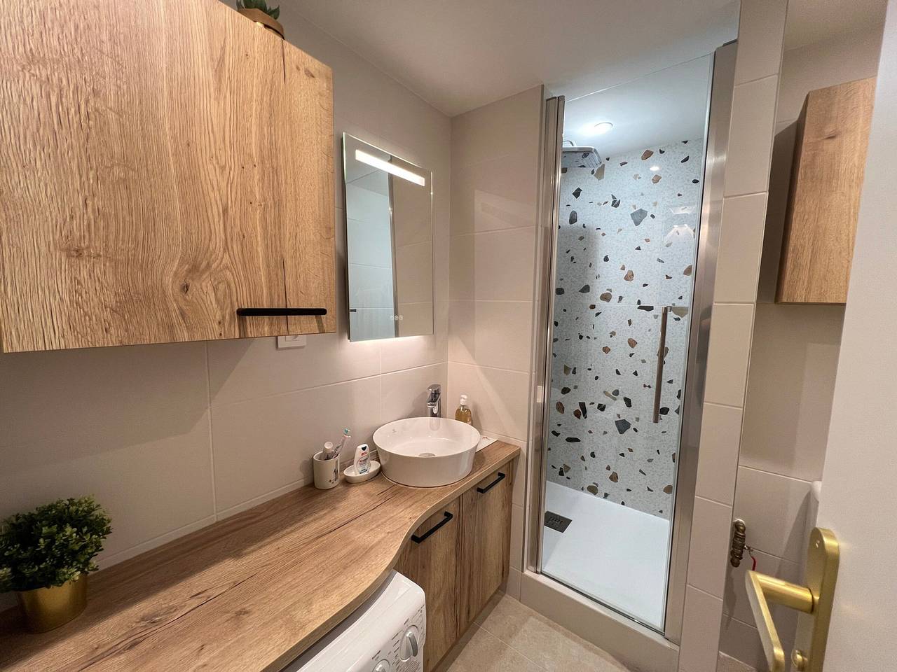 Ganzes Studio, Renoviertes Studio im Herzen des Skiortes mit Parkplatz, Bergblick und Skiraum in La Salle-les-Alpes, Serre Chevalier