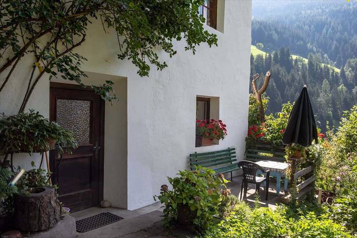 Hel lägenhet, Apartment 'Rosengarten Mitterbirbach' with Mountain View, Private Terrace and Wi-Fi in Sankt Pankraz, Ortler Alps