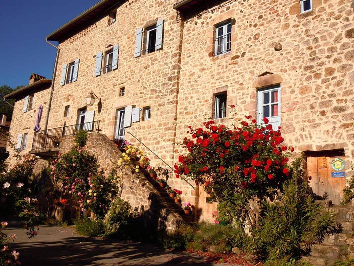 Location de vacances pour 2 personnes, avec vue ainsi que terrasse et jardin à Thueyts - 2