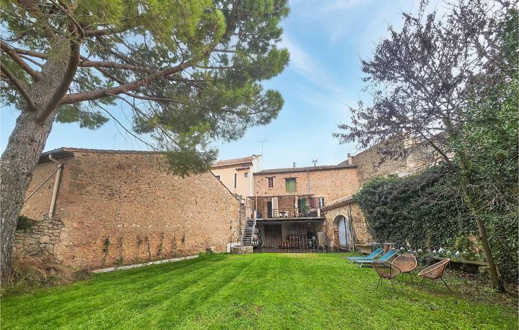 Gîte pour 8 personnes, avec terrasse ainsi que piscine et jardin, animaux acceptés à Gabian