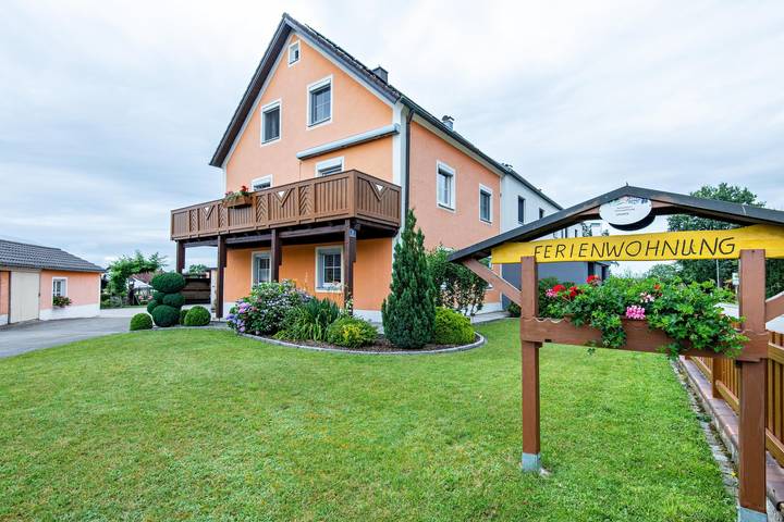 Entire apartment, Apartment 'Ferienwohnung Gruber' with Private Garden and Wi-Fi in Bodenwöhr, Eastern Bavaria